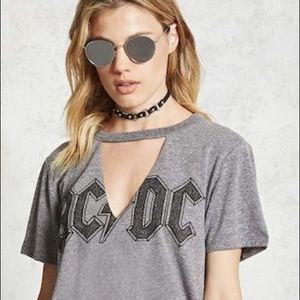 NWOT Graphic T Shirt - Size Small